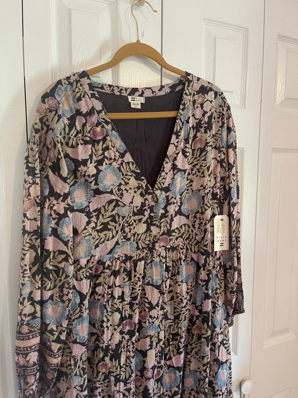 MWT Billabong Floral V-Neck Tiered Maxi Dress in Black with Pastel Flowers